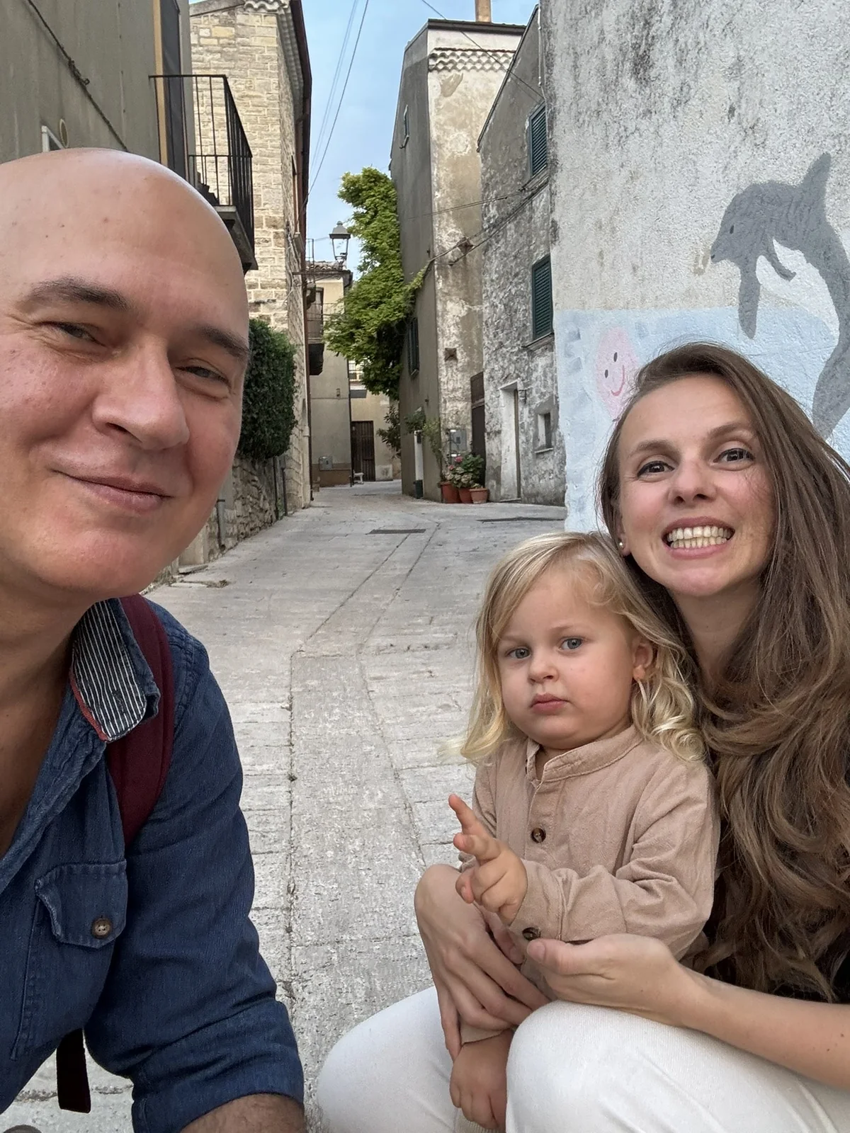 La famiglia di Theo Stories in un borgo italiano